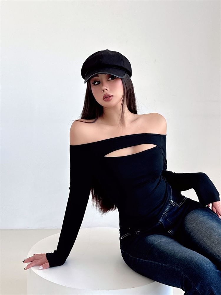 Stylish Cutout Crop Top with Off-Shoulder Sleeves