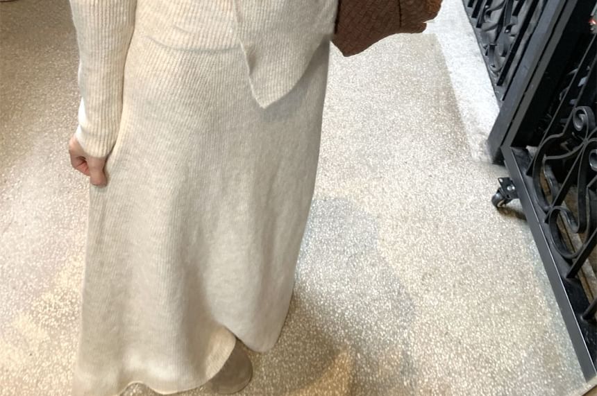 V-Neck Knit Top and Maxi A-Line Skirt Set with Scarf