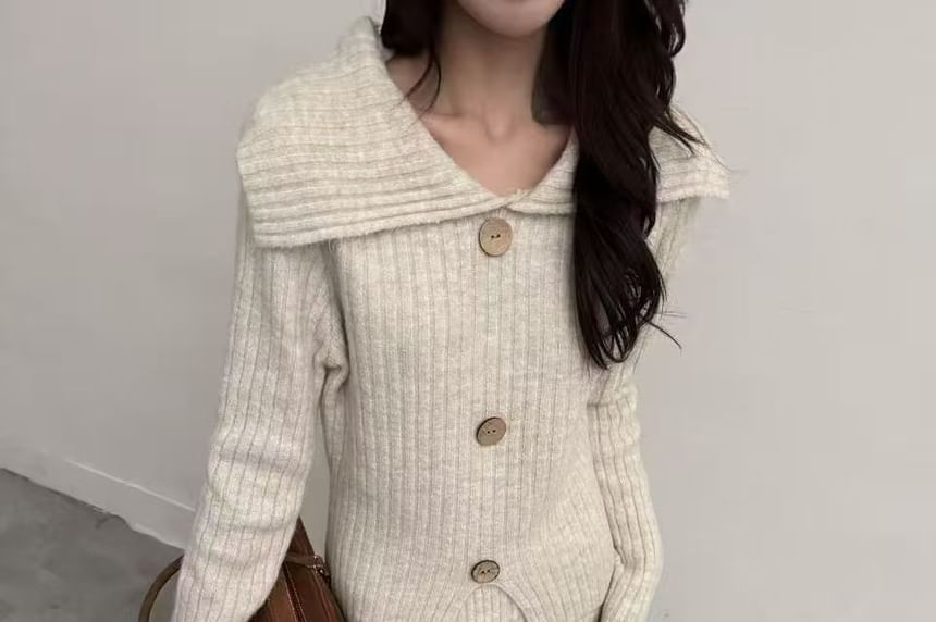 Wide-Collar Slit Knit Top Paired with Wide-Leg Trousers