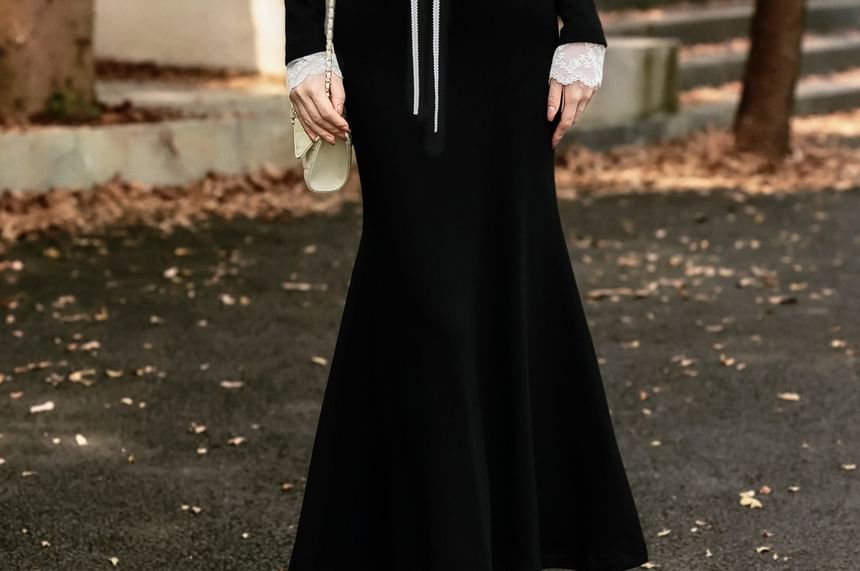 Long-Sleeve V-Neck Lace Panel Maxi Mermaid Knit Dress