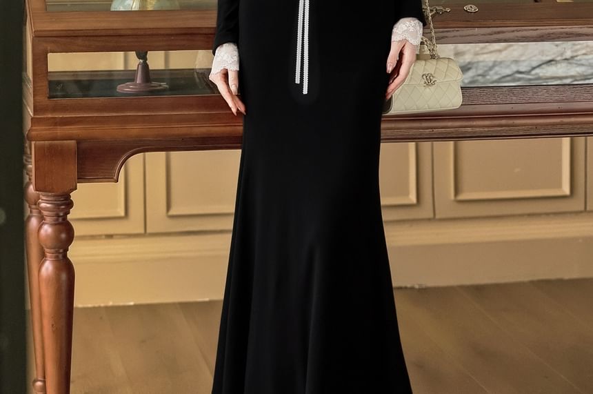 Long-Sleeve V-Neck Lace Panel Maxi Mermaid Knit Dress
