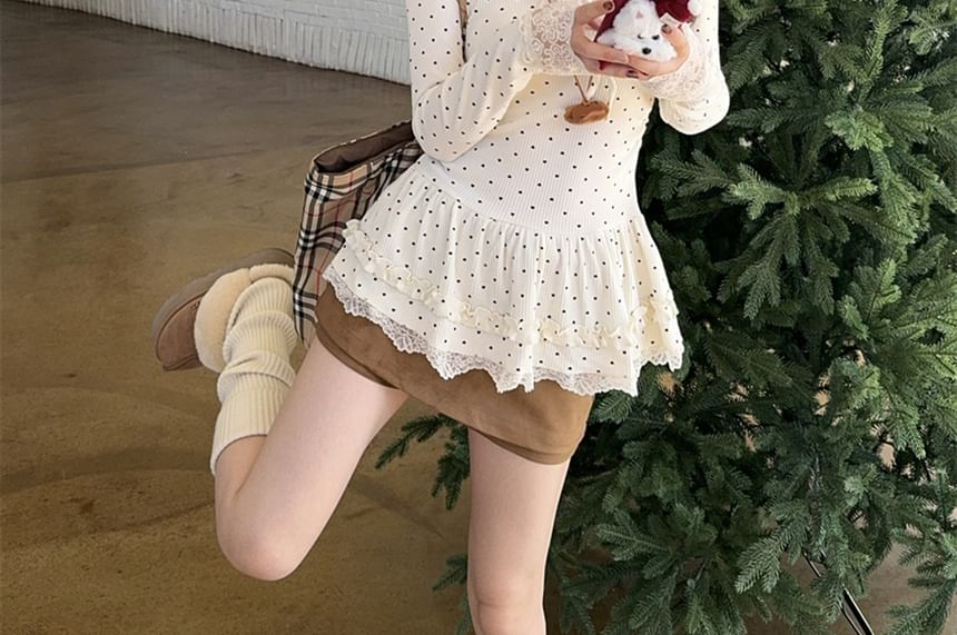Lace-Trimmed Ruffled V-Neck Long-Sleeve Tee with Polka Dots