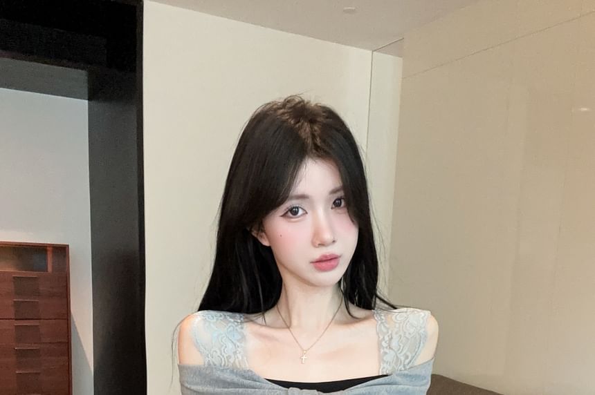 Cold-Shoulder Long-Sleeve Crop Top with Lace & Drawstring