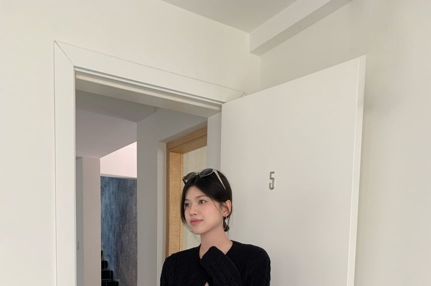 Crew Neck Button-Up Plain Cable Knit Crop Cardigan