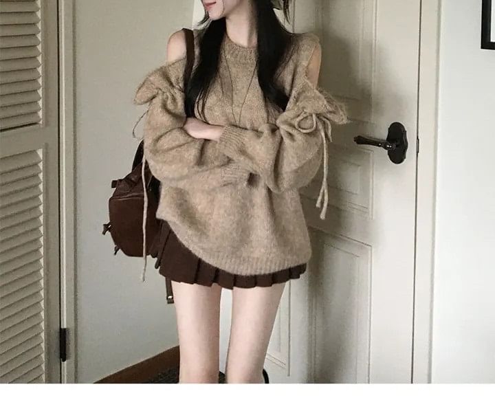 Cold-Shoulder Crewneck Knit Pullover with Minimalist Design