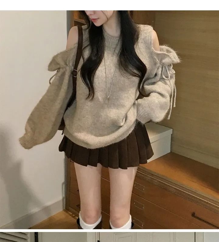 Cold-Shoulder Crewneck Knit Pullover with Minimalist Design