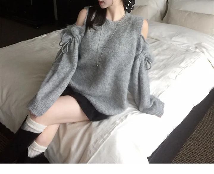 Cold-Shoulder Crewneck Knit Pullover with Minimalist Design
