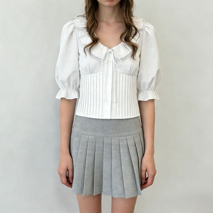 Short Sleeve Scoop Neck Lace Trim Pleated Tie Front Crop Blouse