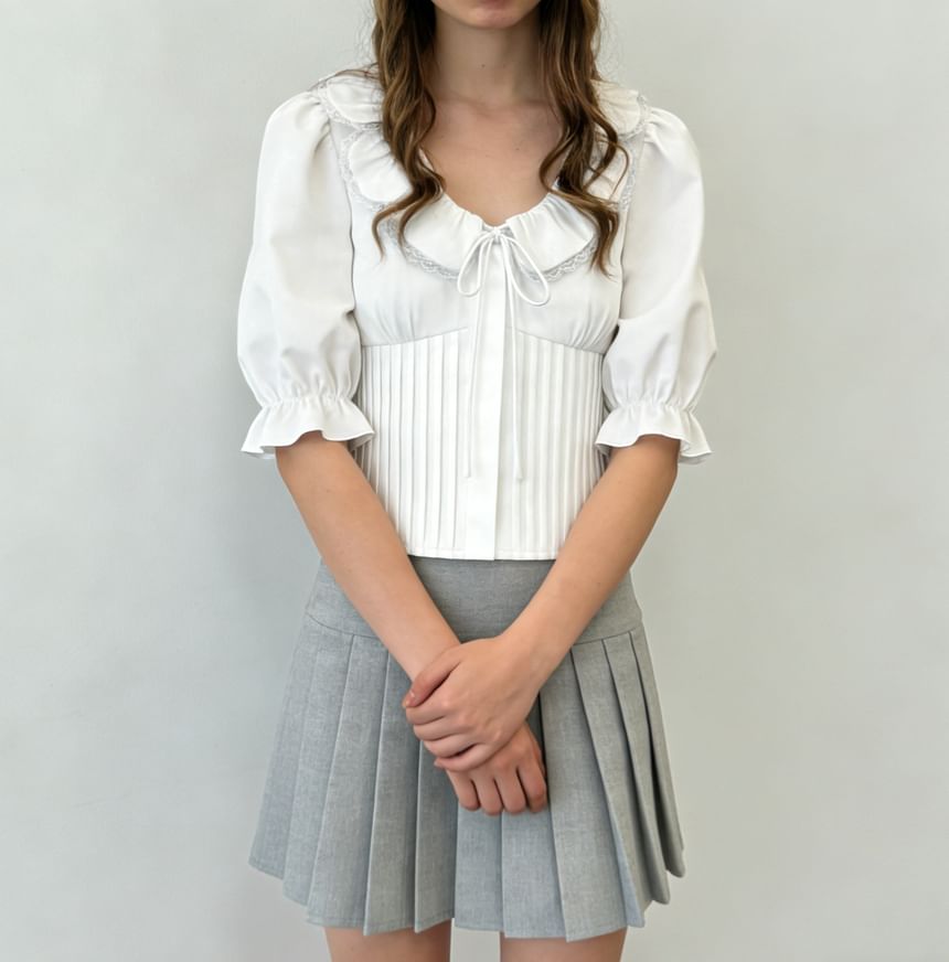Short Sleeve Scoop Neck Lace Trim Pleated Tie Front Crop Blouse