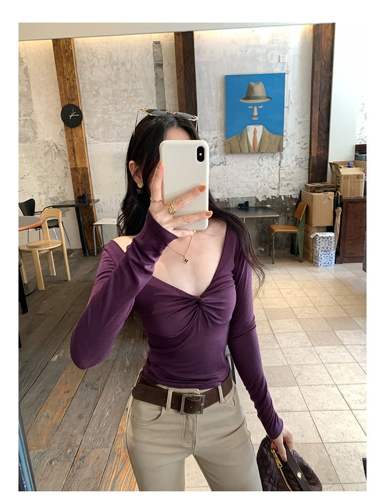 Ruched V-Neck Slim-Fit Long-Sleeve Tee