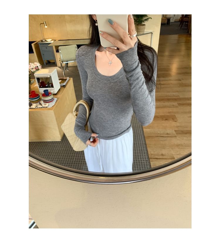 Scoop Neck Slim-Fit Crop Long-Sleeve Tee