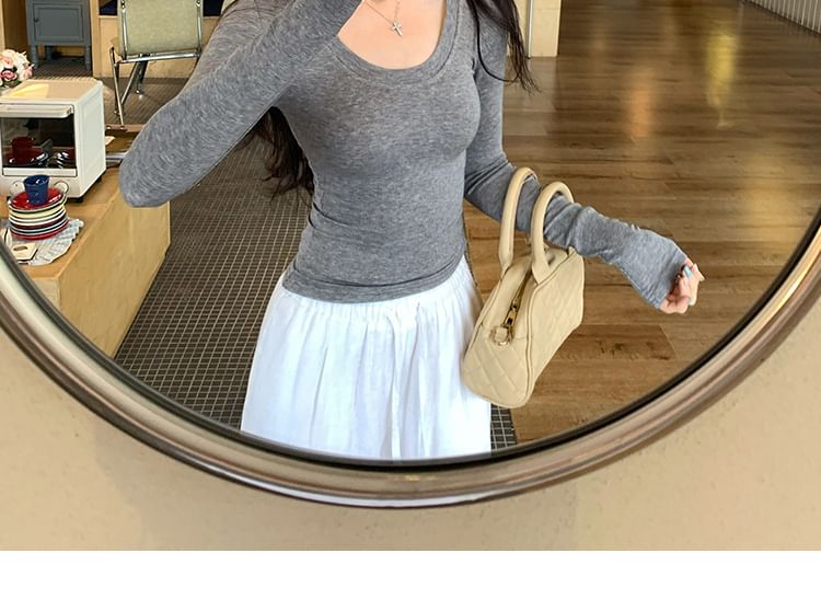 Scoop Neck Slim-Fit Crop Long-Sleeve Tee