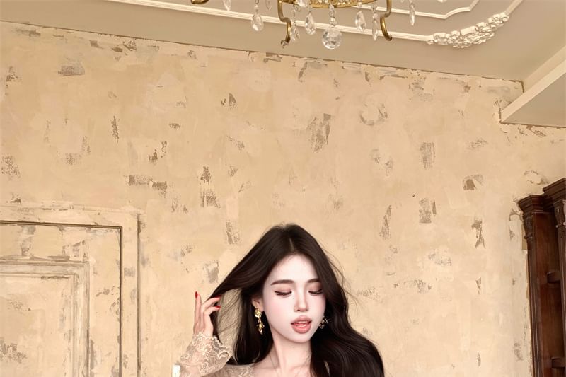 Lace Panel V-Neck Slim-Fit Long-Sleeve Top