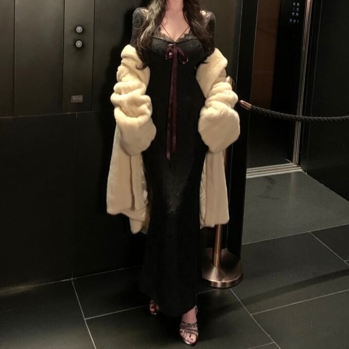 Long-Sleeve V-Neck Lace Maxi Mermaid Dress