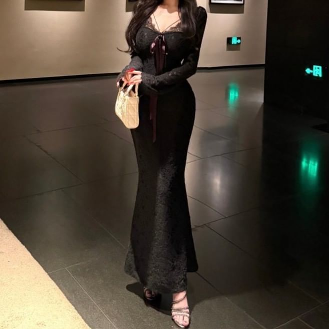 Long-Sleeve V-Neck Lace Maxi Mermaid Dress