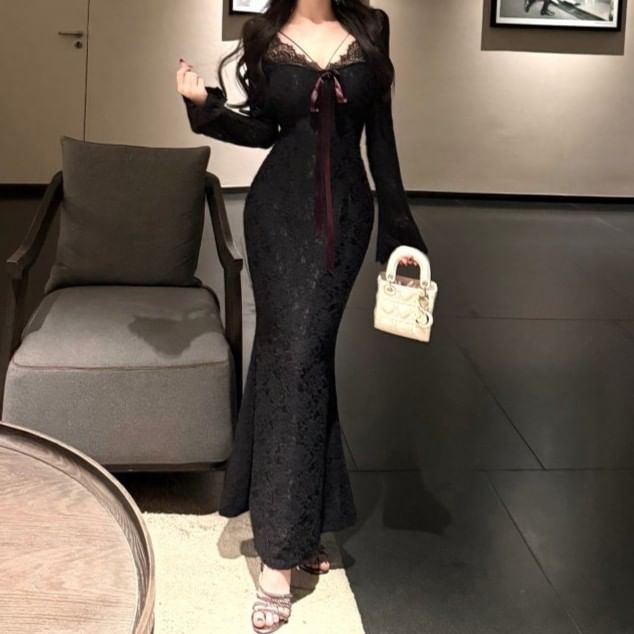 Long-Sleeve V-Neck Lace Maxi Mermaid Dress