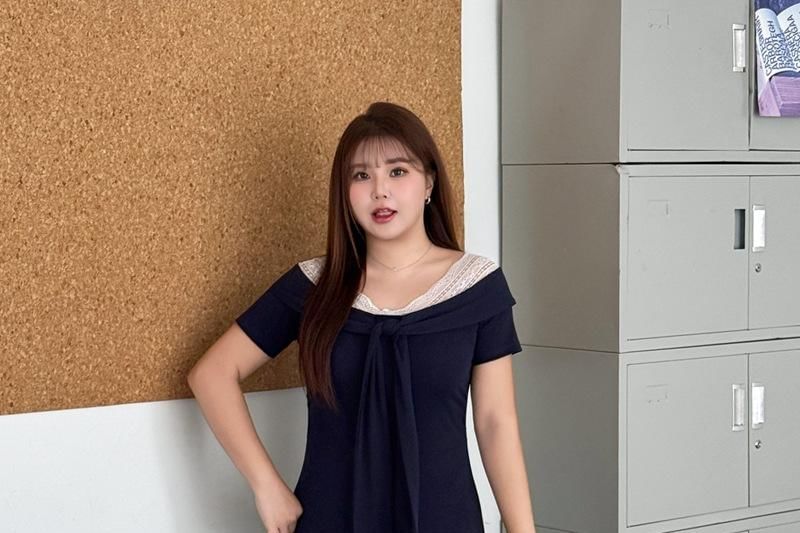 Short-Sleeve V-Neck Lace Panel Tie Front Maxi A-Line Dress