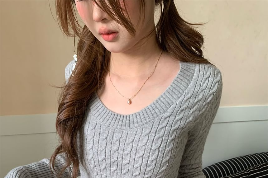 Crew Neck Cable Knit Pullover Sweater