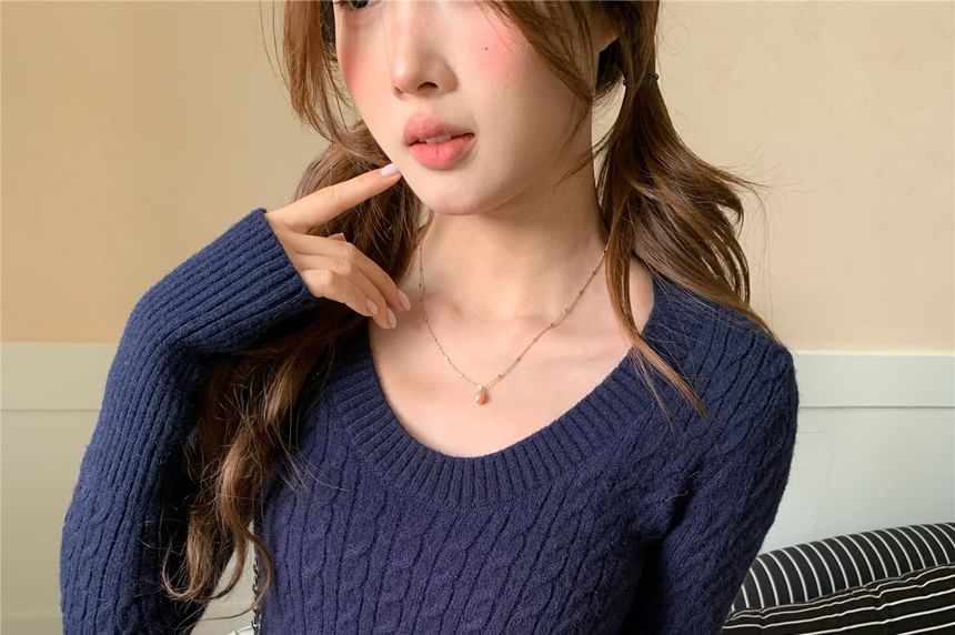 Crew Neck Cable Knit Pullover Sweater