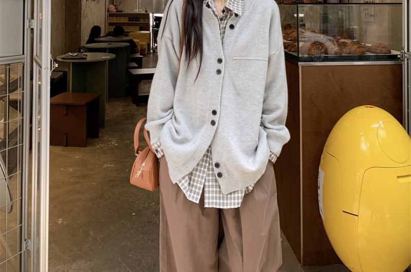 Long-Sleeve Plaid Shirt / V-Neck Plain Cardigan