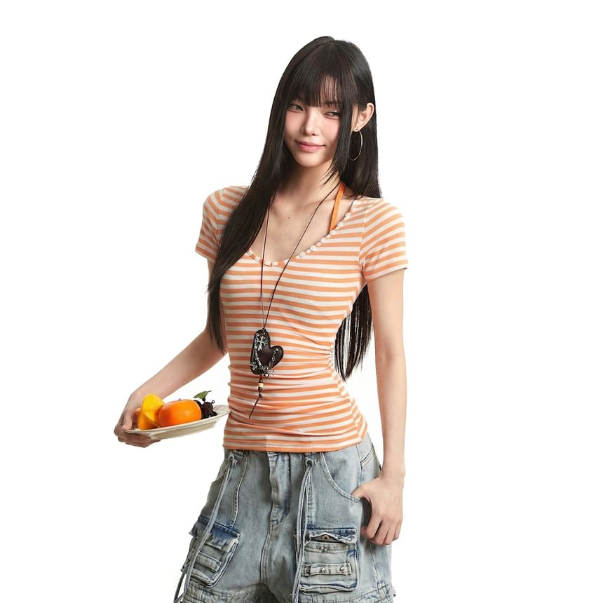 Brief Sleeve Scoop Neck Cropped Tee