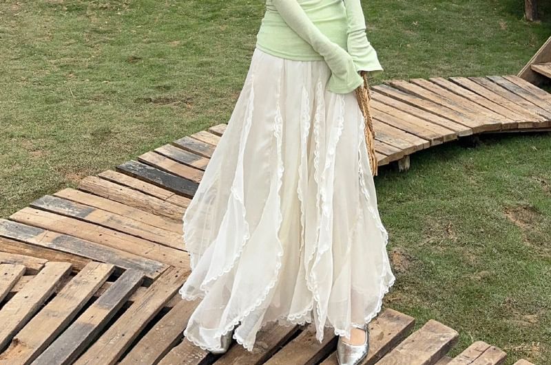 Scoop Neck Lace T-Shirt & Mesh Maxi Skirt