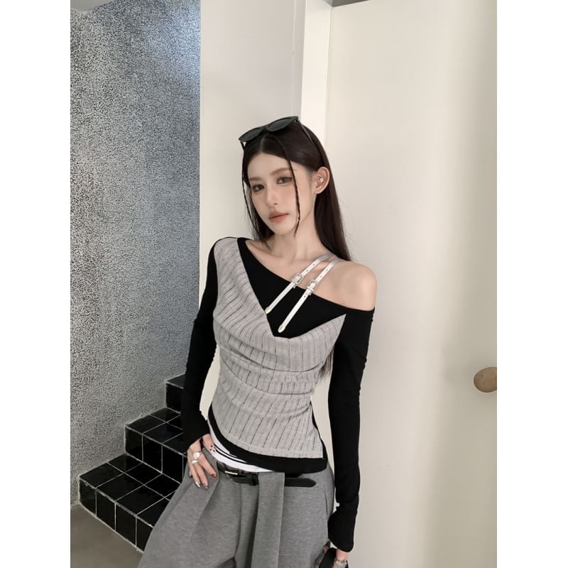 Asymmetric Hem Cold-Shoulder Paneled Fitted Top