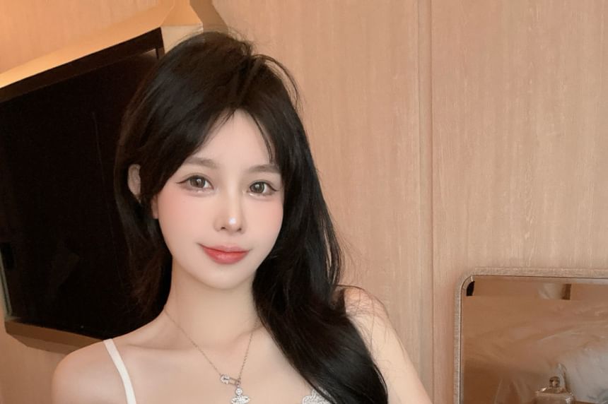 Lace Trim V-Neck Padded Crop Camisole