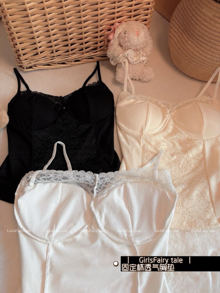 Lace Trim V-Neck Padded Crop Camisole