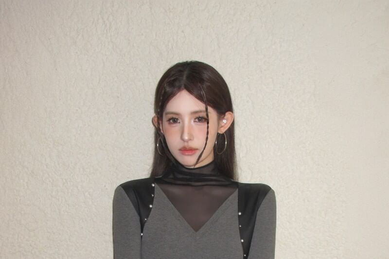 Mock Neck Mesh Panel Studded Slim Tee