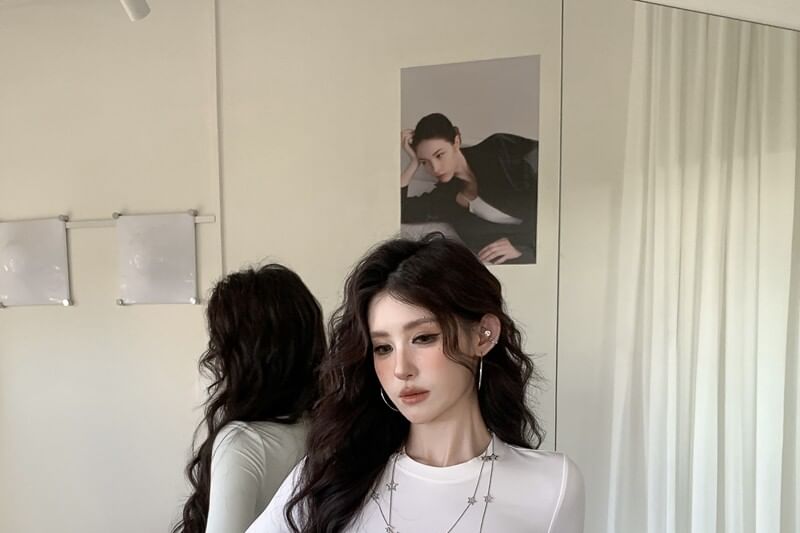 Slim Fit Cutout Crew Tee with Long Sleeves