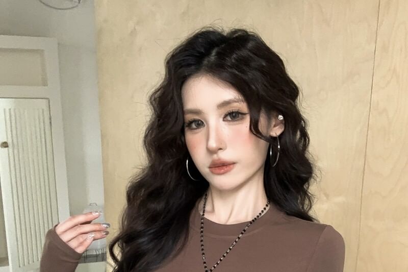 Slim Fit Cutout Crew Tee with Long Sleeves