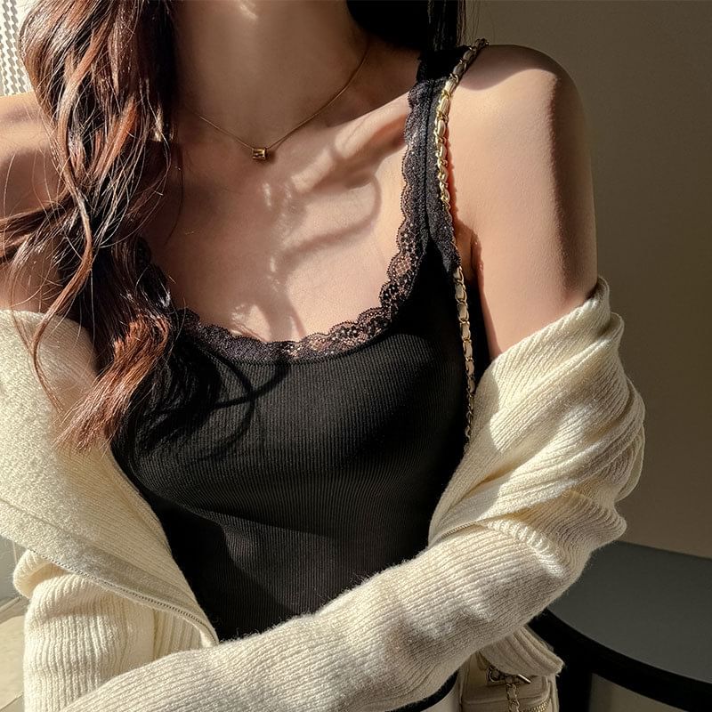 Lace Trim Scoop Neck Fitted Ribbed Sleeveless Blouse