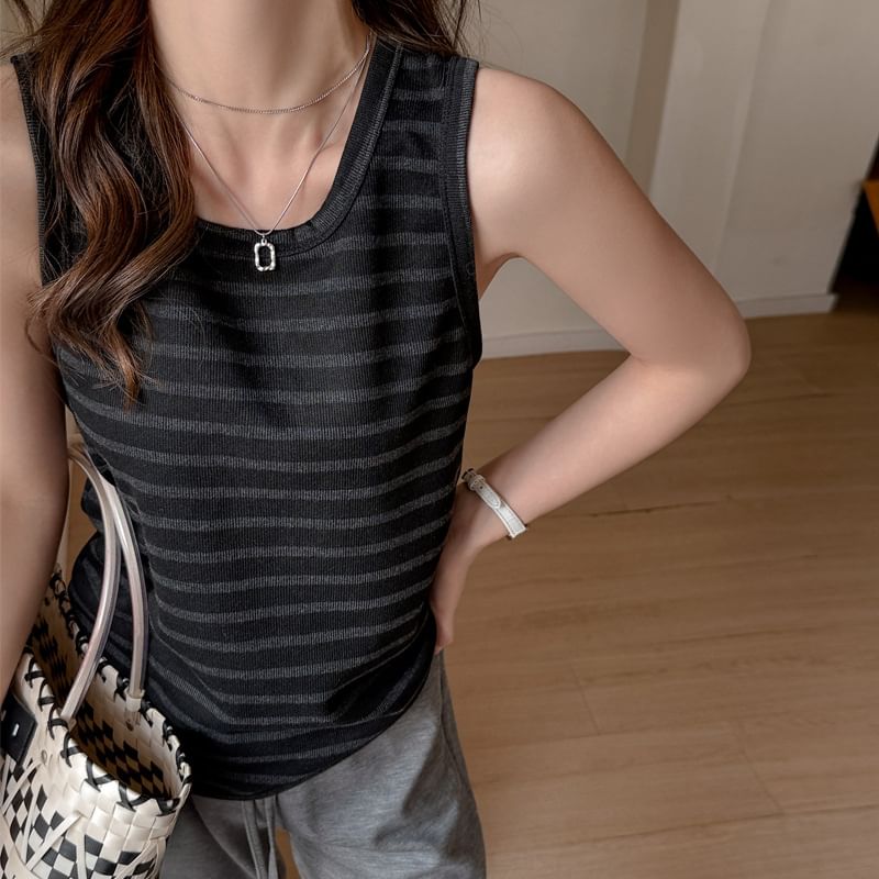 Striped Boxy Cut Sleeveless Casual Top