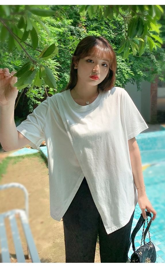 Slit Panel Round Neck Tee with Short Sleeves