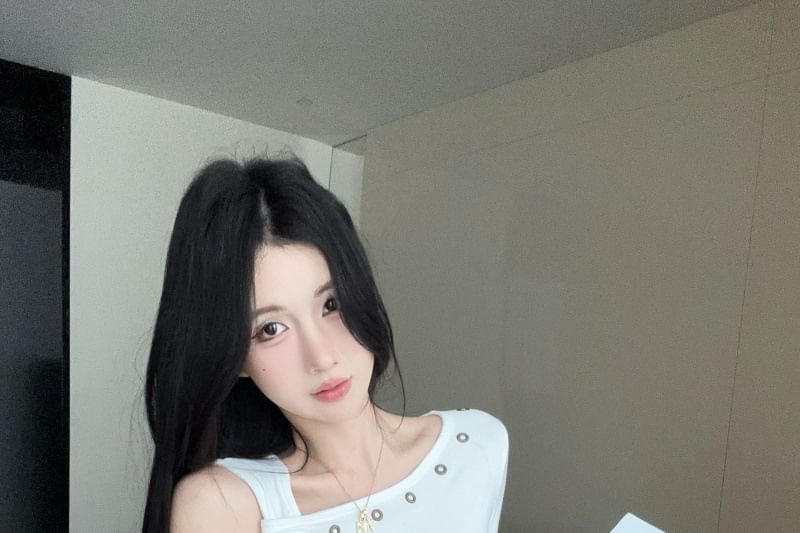 Asymmetric Cold-Shoulder Cropped Tee with Extended Sleeves