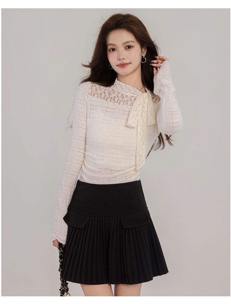 Mock Neck Lace Panel Ruched Slim Fit Top