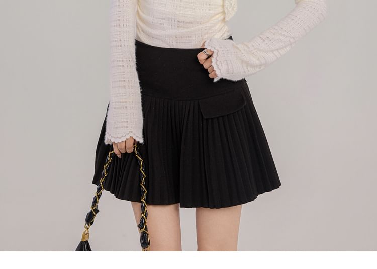 Mock Neck Lace Panel Ruched Slim Fit Top