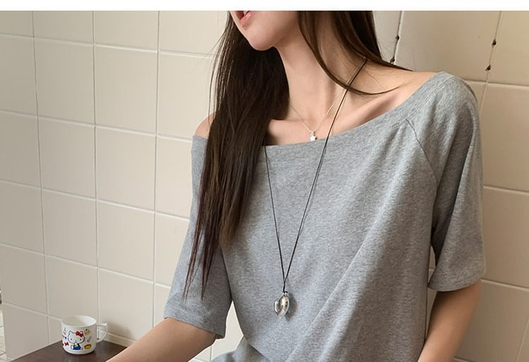 Off Shoulder Long Sleeve Basic Tee