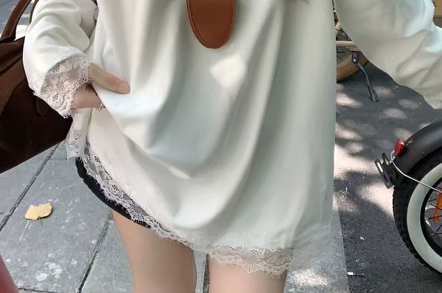 Casual Lace V-Neck Tee with Short Sleeves