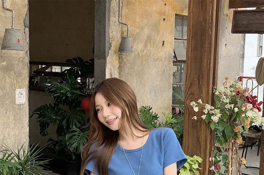Round Neck Short-Sleeve Basic Tee