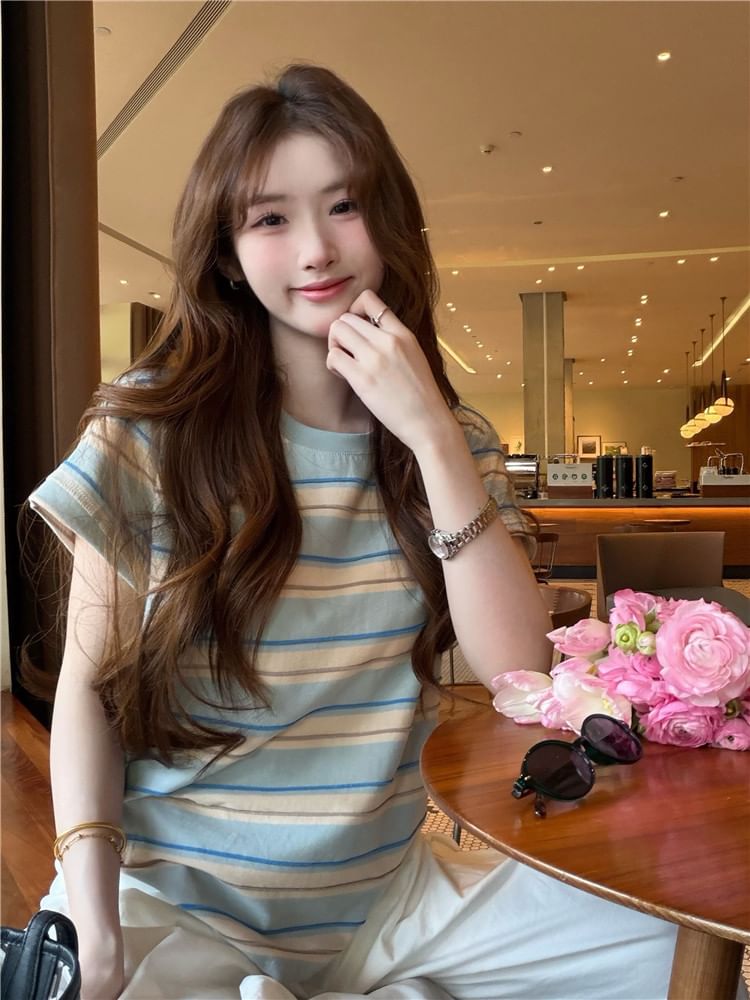 Striped Casual Tee with Crew Neckline and Short Sleeves