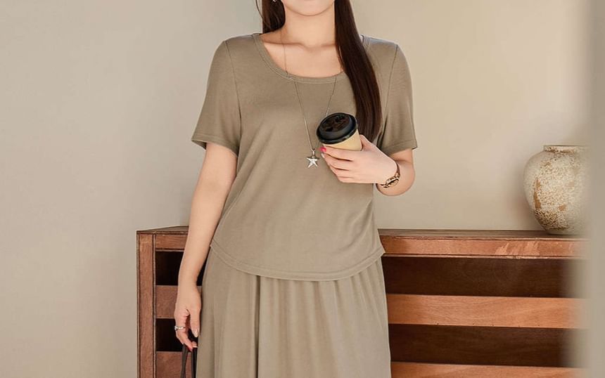 Scoop Neck T-Shirt and Maxi A-Line Skirt Set - Altfashion Shop