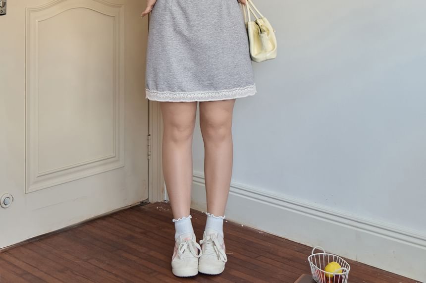 Plus Size Elastic Waist Lace Trim Mini A-Line Skirt