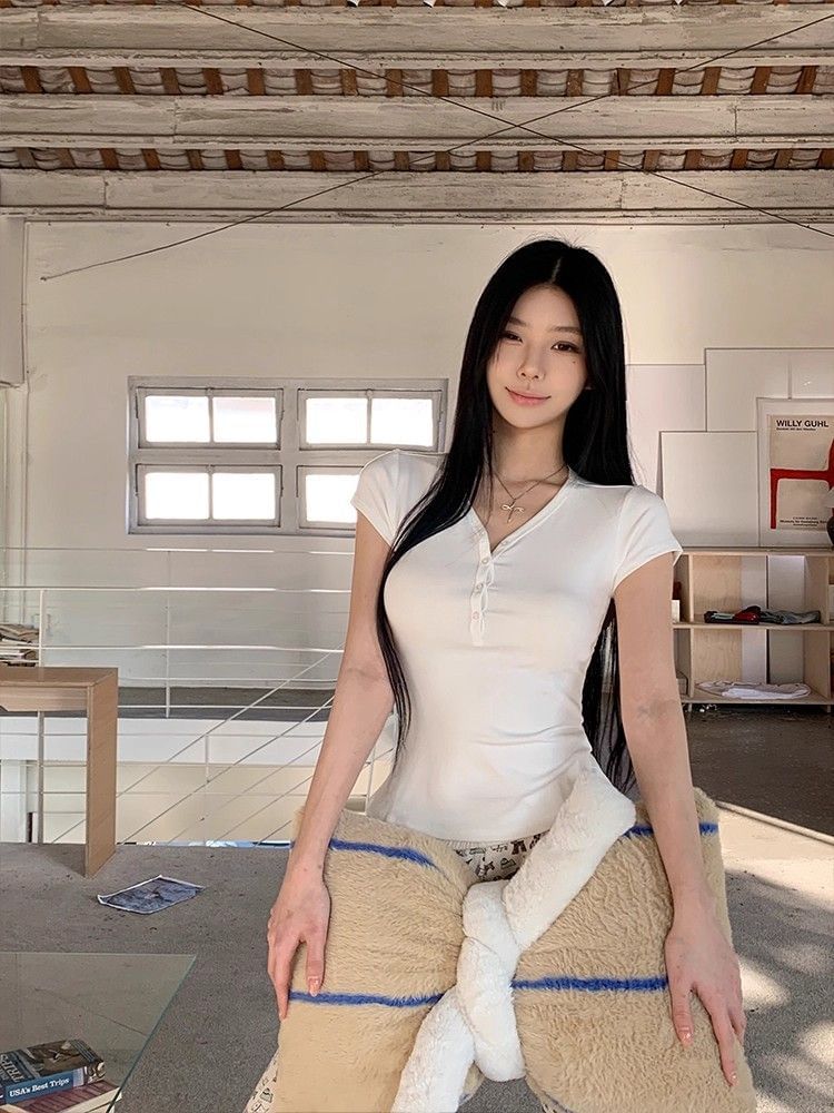 Half-Buttoned V-Neck Top with Short Sleeves