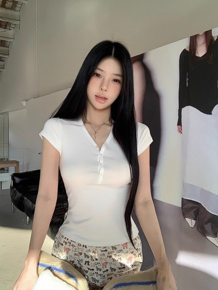 Half-Buttoned V-Neck Top with Short Sleeves