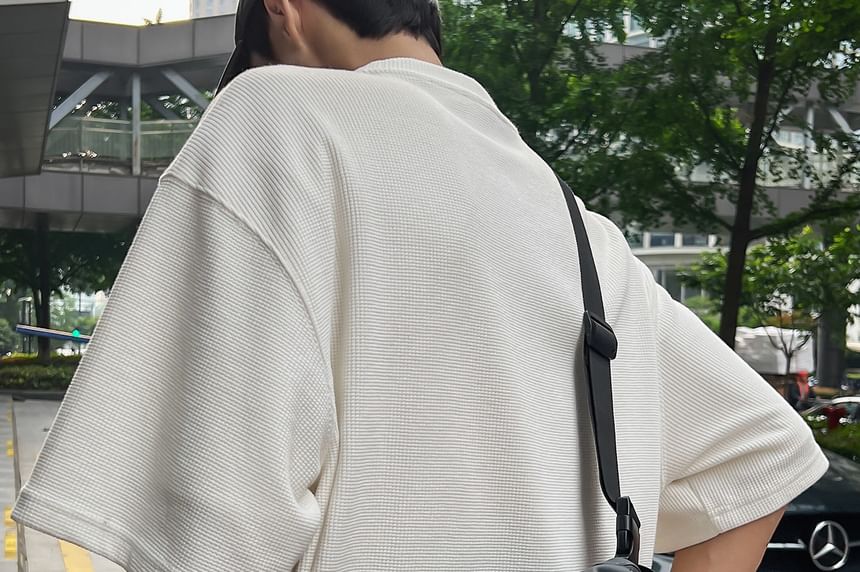 Plain Zip Messenger Bag