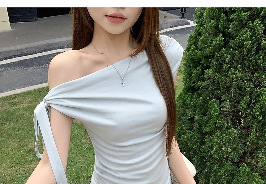 Off-Shoulder Asymmetric Fitted Top