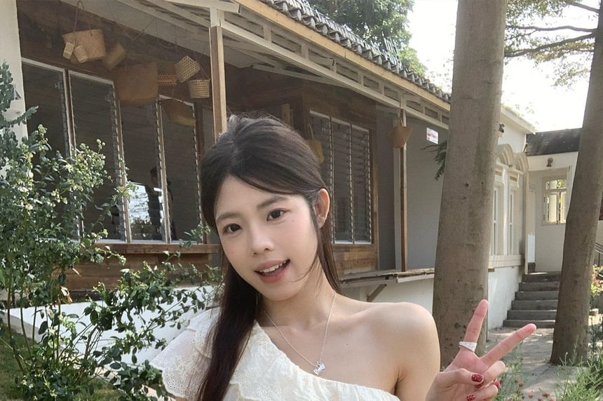 One-Shoulder Lace Panel Fitted Top