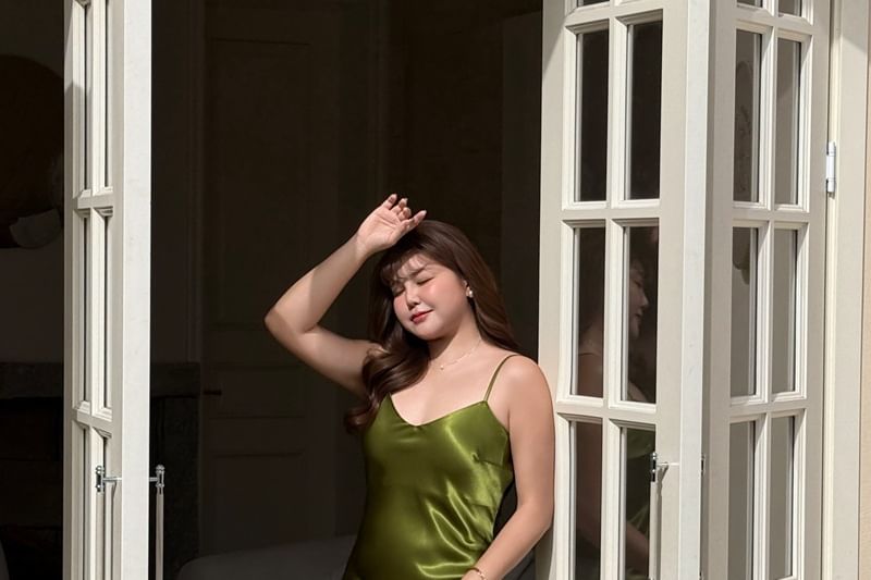 Spaghetti Strap V-Neck Plain Satin Maxi Mermaid Dress